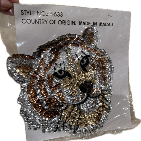 Vintage Silver Gold Tigers Head Appliqué Sequins And Beads 8.5" ht 8.5 wide NIP - Picture 2 of 5